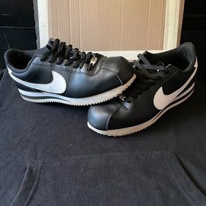 I’m selling my Nike Cortez’s only been used a couple of times